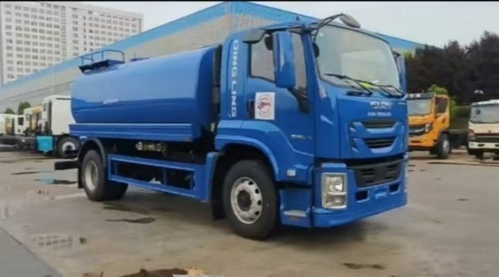 給水車